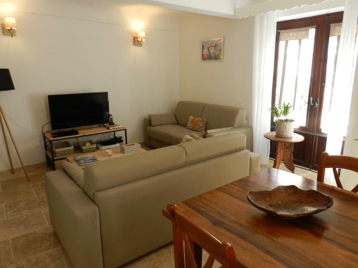 La Maison Peano Gassin Bagian luar foto